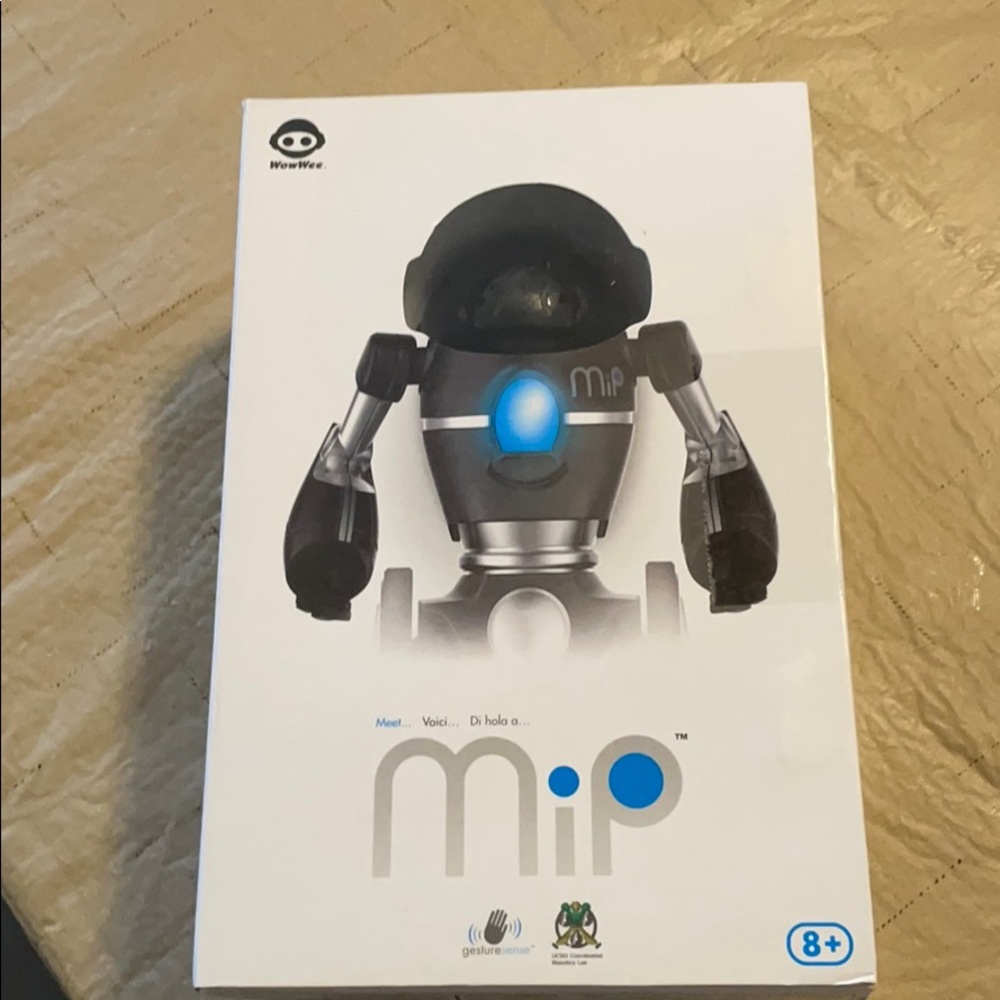 Mip robot by WowWee